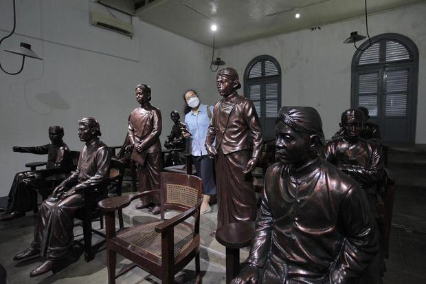 Ilustrasi, pengunjung mengamati diorama di Museum Kebangkitan Nasional. Budi Utomo merupakan organisasi modern pertama bangsa Indonesia, yang menjadi cikal bakal gerakan kebangkitan nasional.