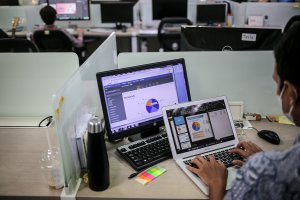Aktivitas Pekerja Kantor Sektor Esensial di Tengah PPKM Darurat