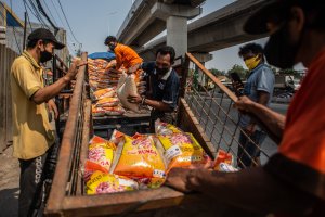 Penyaluran Bantuan Sosial Non Tunai DKI Jakarta