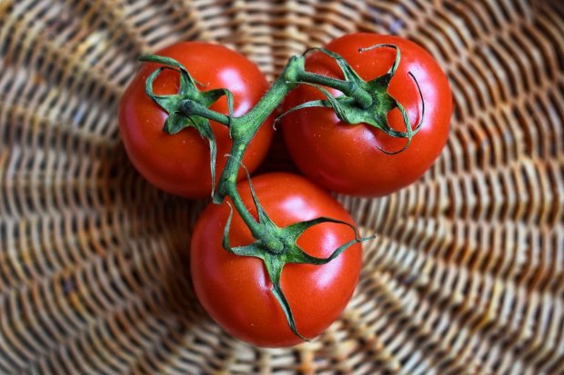 5 Manfaat Tomat untuk Wajah yang Sehat dan Berseri