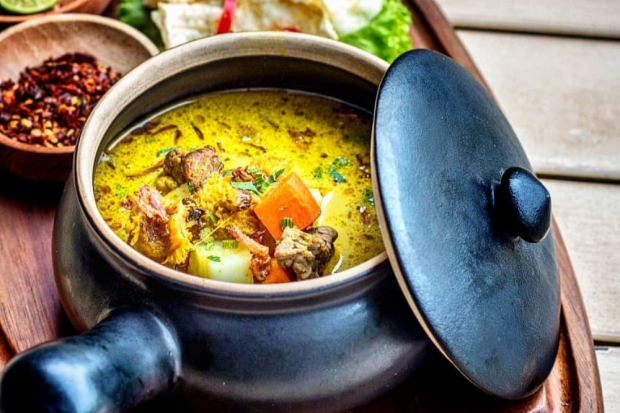 Empal Gentong merupakan salah satu makanan yang dapat ditemukan di tempat wisata kuliner Cirebon