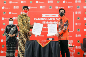 Prosesi penandatanganan MoU kerja sama Shopee dan Pemerintah Provinsi Jawa Tengah melalui peresmian Kampus UMKM Shopee Semarang