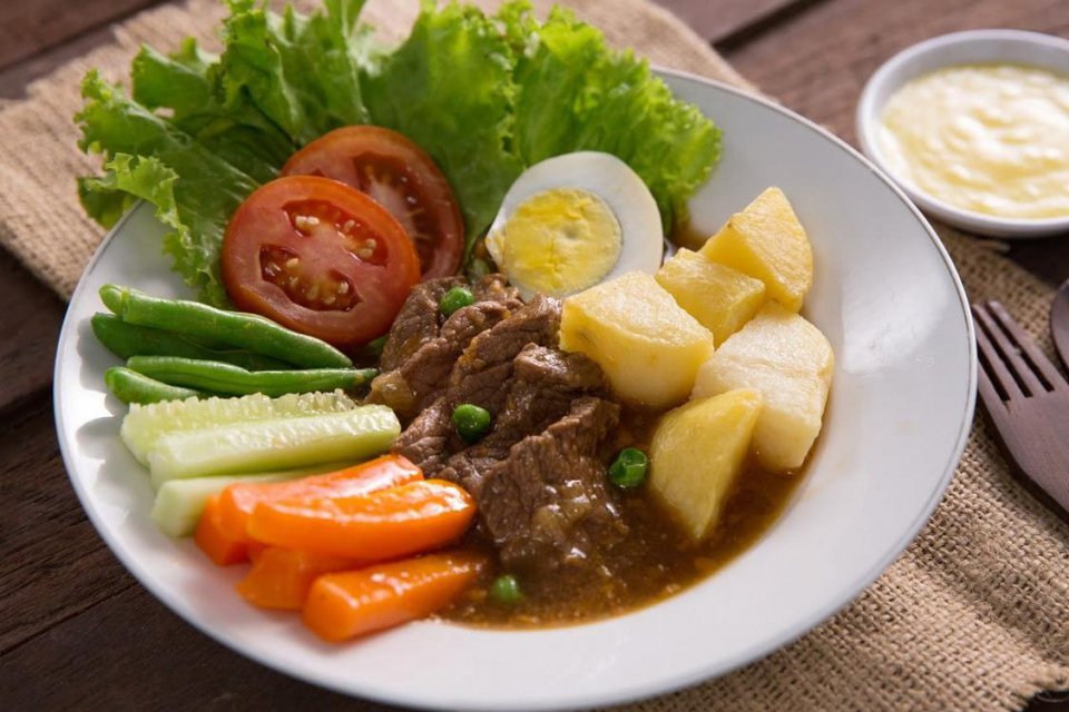 Selat Solo adalah salah satu makanan khas Solo. Kuliner ini bisa ditemui di sejumlah rumah makan di Solo