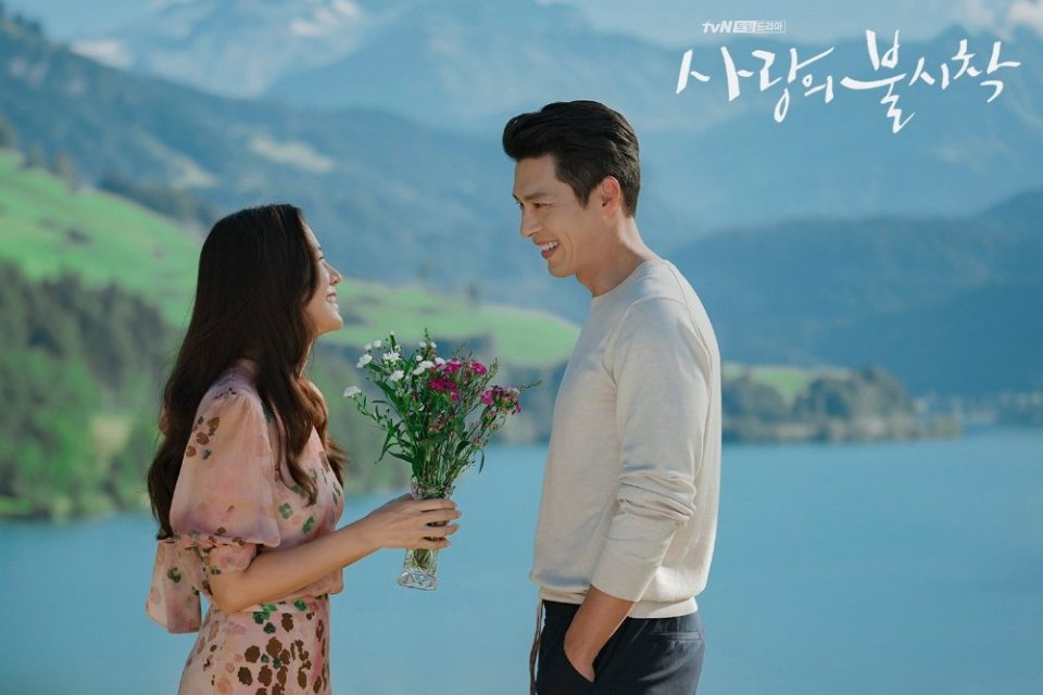 Crash Landing On You (2019) salah satu drama Korea romantis yang mendapatkan rating tinggi.
