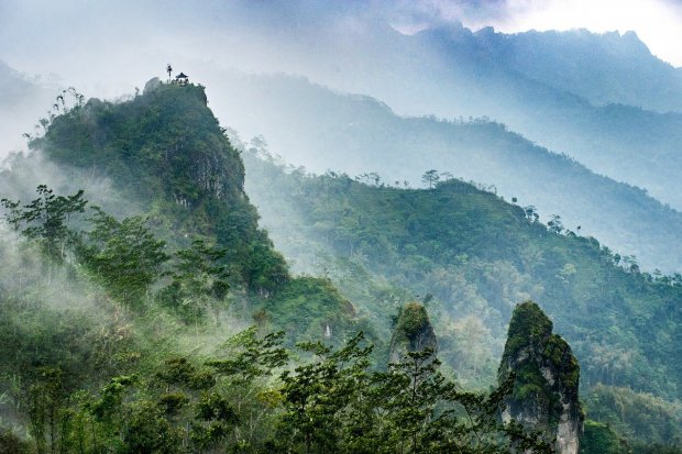 Puncak Suroloyo merupakan salah satu tempat wisata di Jogja yang menarik