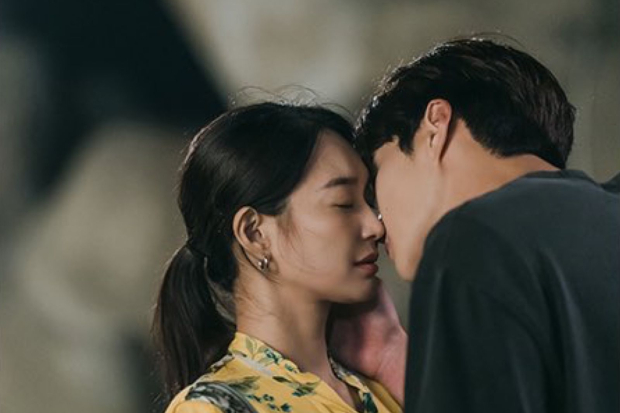 Shin Min Ah dan Kim Seon Ho