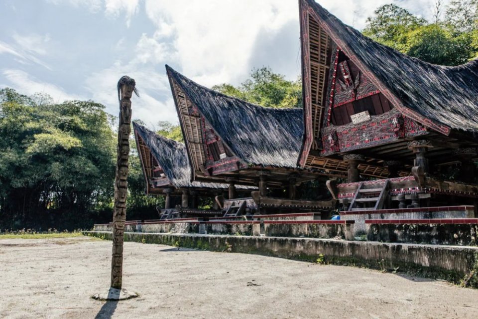 Rumah Bolon, rumah adat Sumatera Utara