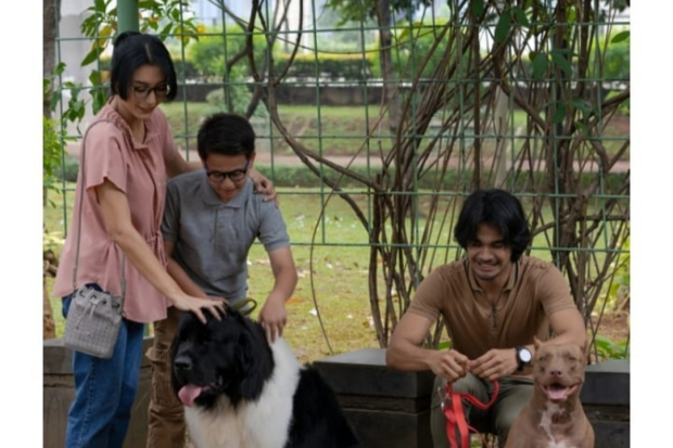 Tyas Mirasih dan Tengku Tezi