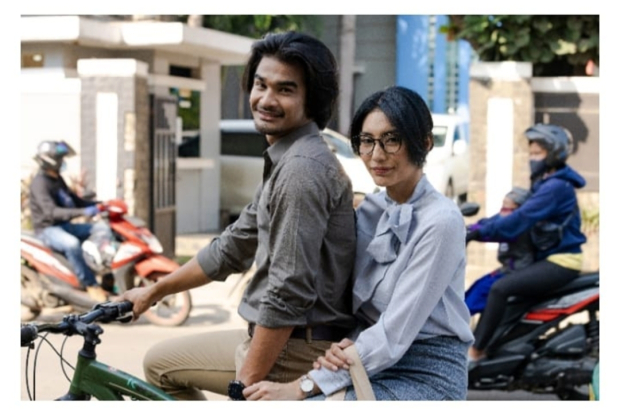 Tyas Mirasih dan Tengku Tezi