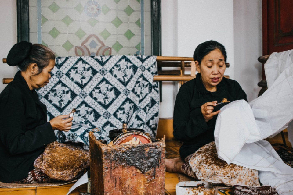 Ucapan Selamat Hari Batik Nasional 2024