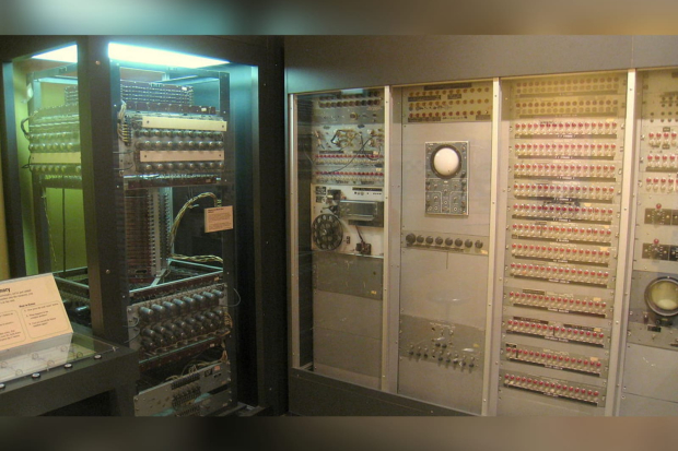 Komputer Pertama Cambridge - MIT