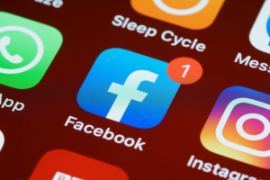 WhatsApp, Facebook, Instagram down