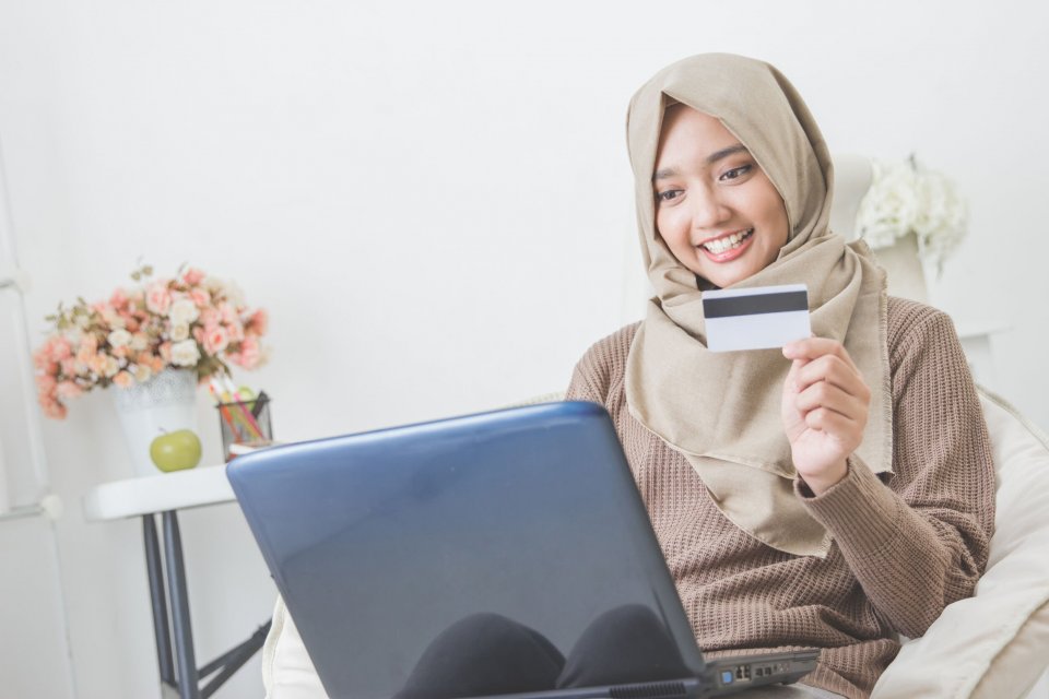 Ilustrasi kegiatan pinjaman online syariah.