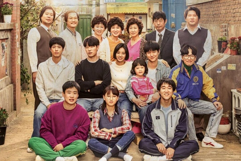 Poster \"Reply 1988\", salah satu drama Korea terbaik