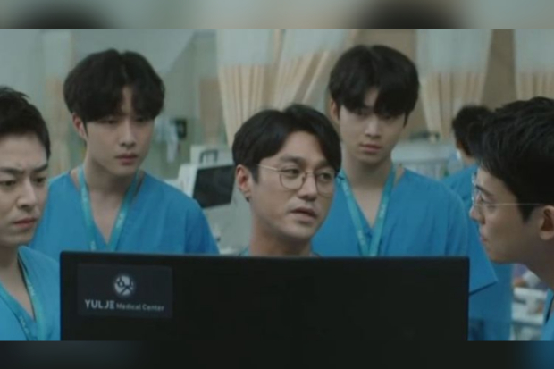 Lee Jong Won di Hospital Playlist Season 2