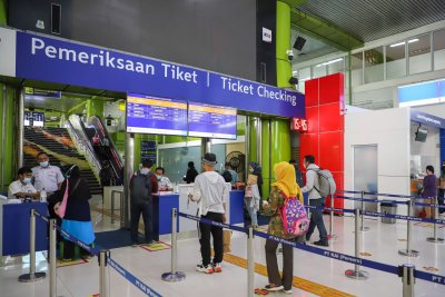Kereta api PT KAI