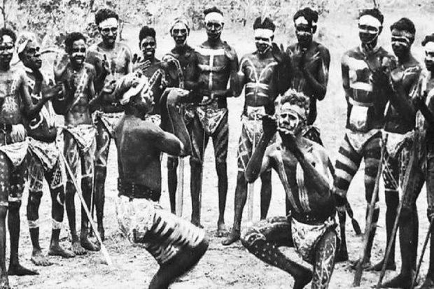 Penduduk asli benua australia hampir mirip dengan penduduk papua yang dikenal dengan sebutan