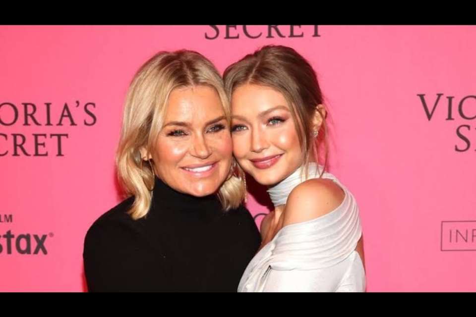 Yolanda Hadid dan Gigi Hadid