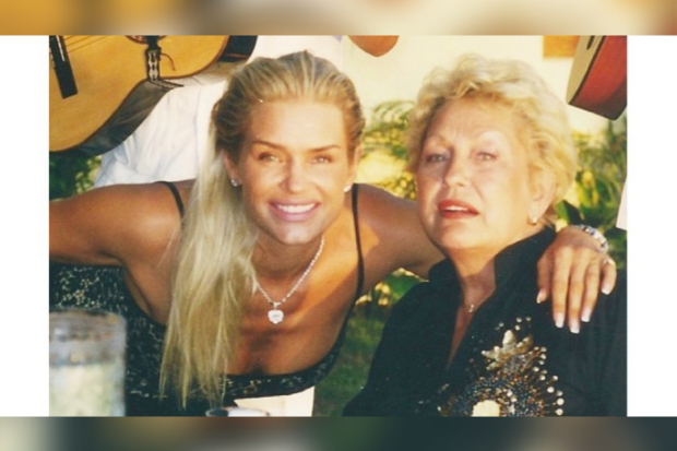 Yolanda Hadid dan Sang Ibu