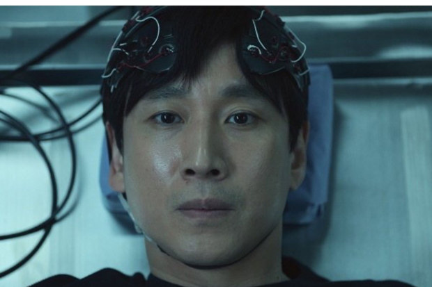 Lee Sun Kyun di drama Dr. Brain