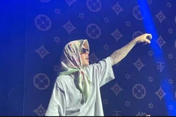 Justin Bieber Pakai Hijab Di Konser Utah
