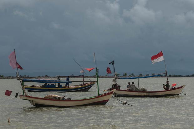 Dua pertiga wilayah indonesia berupa lautan sehingga indonesia disebut sebagai negara