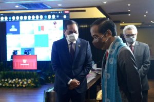 Presiden Joko Widodo saat mengikuti KTT Apec secara virtual di Lombok, NTB, Jumat (12/11). Foto: Biro Pers Sekretariat Presiden