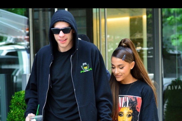 Pete Davidson dan Ariana Grande