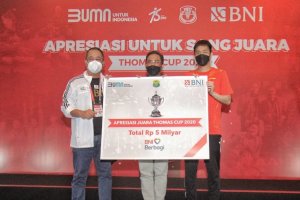 Rebut Piala Thomas, BNI Serahkan Dana Rp5 Miliar untuk PBSI 