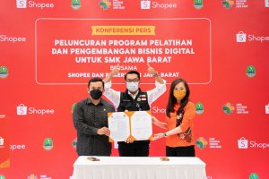 Shopee menggaet Pemprov Jawa Barat untuk menyediakan pelatihan pengembangan bisnis digital kepada puluhan ribu pelajar SMK