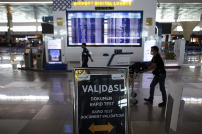 Vaksinasi Meningkat Pemerintah Batalkan Ppkm Level 3 Serentak Nataru Nasional Katadata Co Id