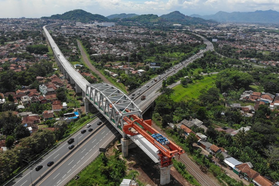 Kereta cepat, kereta, Kereta Cepat Jakarta-Bandung