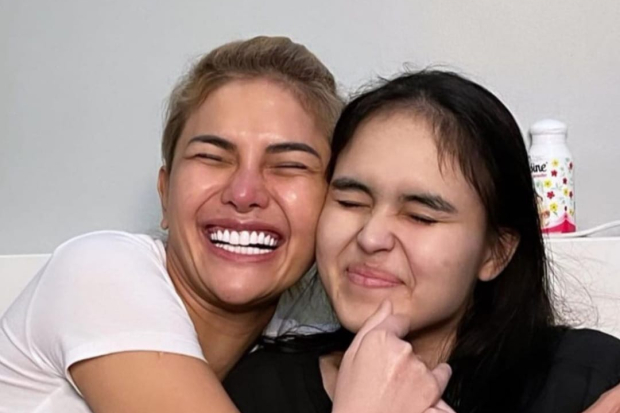 Nikita Mirzani dan Laura Anna