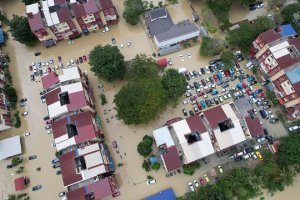 Banjir di Shah Alam, Selangor, Malaysia, Minggu (19/12). REUTERS/Ebrahim Harris