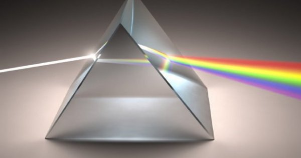 Air tegak prisma bagian sepertiga terisi wadah berbentuk sebuah segitiga Sebuah wadah
