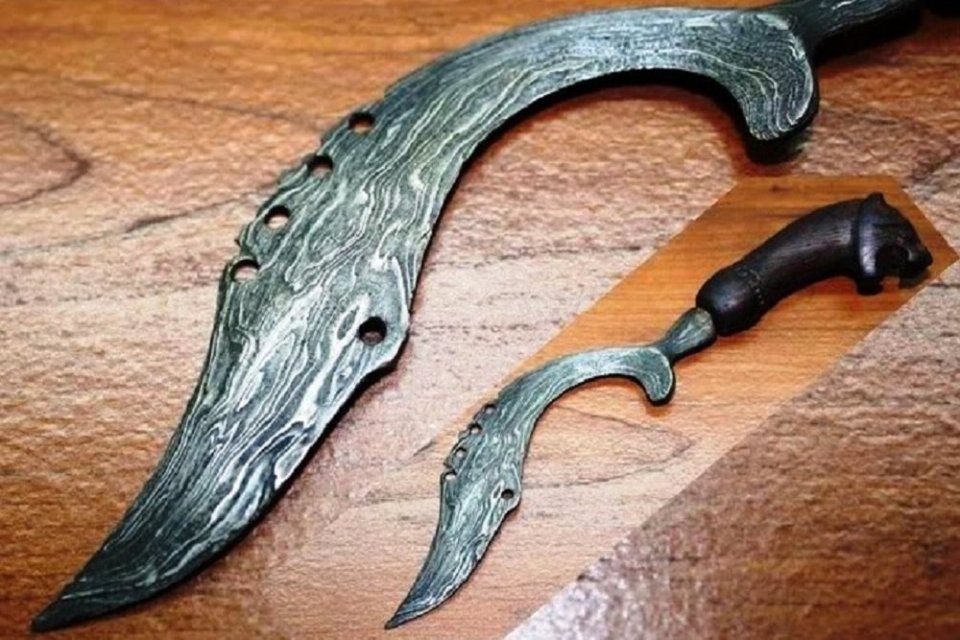 Kujang, senjata tradisional Jawa Barat.