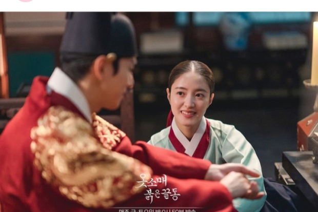 Lee Se Young Sebagai Sung Deok Mi di The Red Sleeve