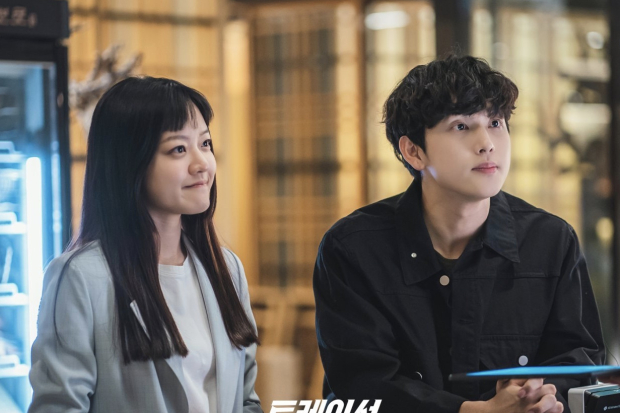 Go Ah Sung dan Im Siwan di drama Tracer