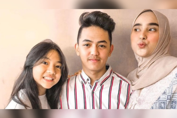 Dinan Fajrina dan kedua adiknya
