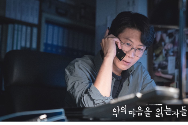 Jin Sun Kyu di drama Through the Darkness