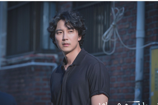 Kim Nam Gil di drama Through the Darkness