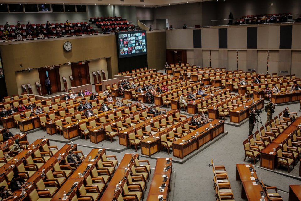 Suasana Rapat Paripurna ke-13 DPR RI Masa Persidangan III Tahun Sidang 2021-2022 di Kompleks Parlemen, Jakarta, Selasa (11/1/2022).Dewan Perwakilan Rakyat (DPR) dan pemerintah sepakat mengesahkan Undang-Undang Ibu Kota Negara dalam Rapat Paripurna pada Se