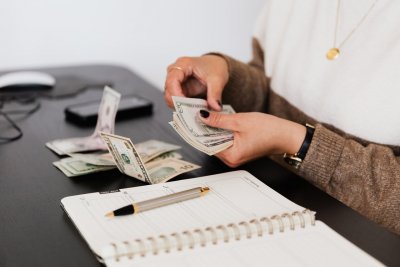 Debit Adalah Catatan Kas, Ini Penjelasan dan Bedanya dengan ...