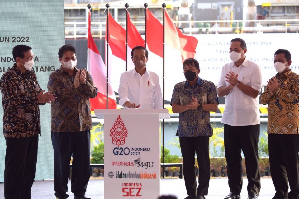 Jokowi melepas ekspor smelter grade alumina perdana tahun ini, pada Selasa (25/1/2022).