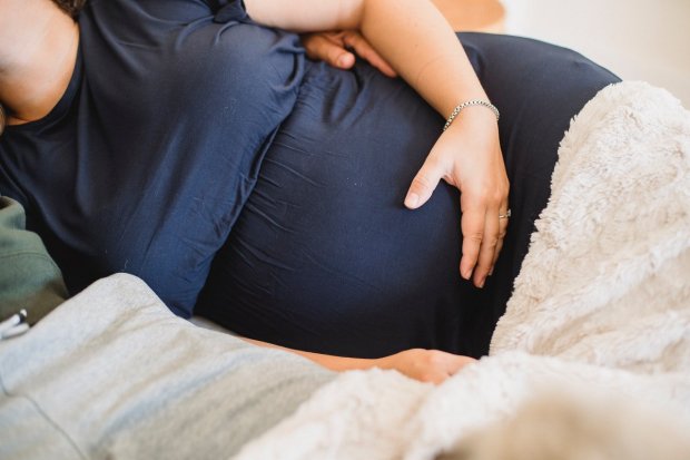Ilustrasi posisi tidur yang baik untuk ibu hamil