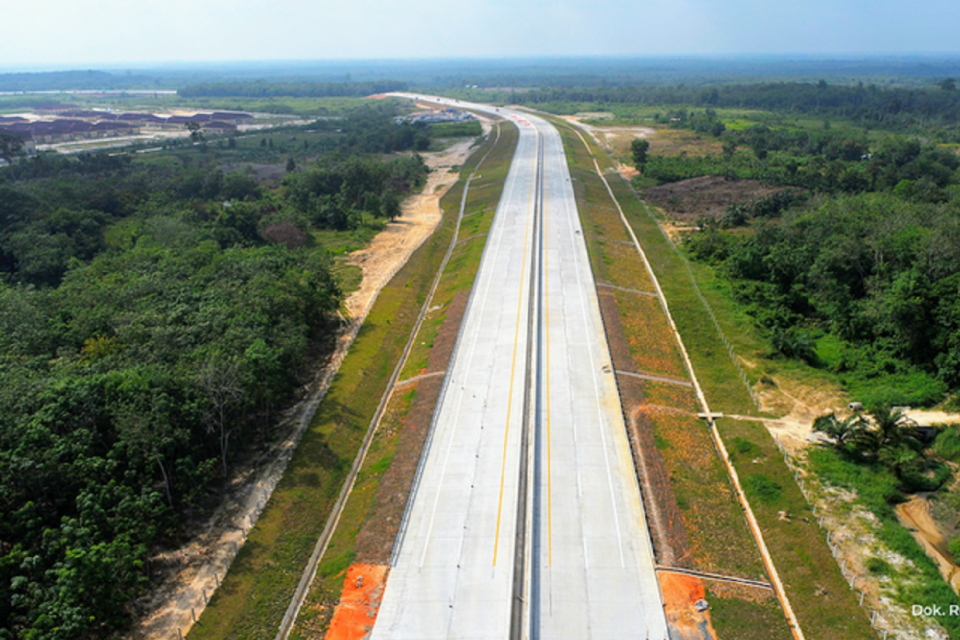 Jalan Tol Pekanbaru-Bangkinang sepanjang 40 Km yang menjadi bagian dari koridor penghubung jaringan Jalan Tol Trans Sumatera (JTTS). Tol tersebut menjadi salah satu proyek yang mengundang investasi di tahun 2021.