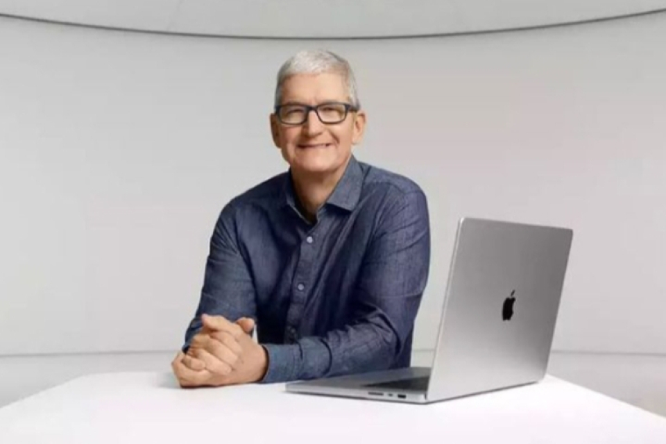 CEO Apple Tim Cook tak lagi menyebut pasar Indonesia dalam laporan keuangan setelah IPhone 16 dilarang masuk. 