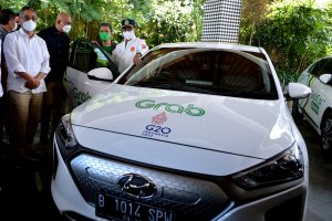 Mobil listrik dipamerkan pada acara "Dukungan Ekosistem Kendaraan Listrik Provinsi Bali Menuju G20