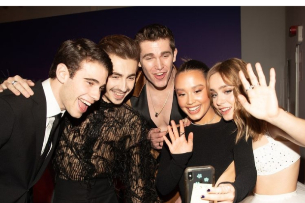 Pemeran Through My Window