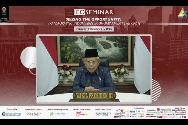 Indonesia Economic Outlook 2022 mengambil tema “Seizing the Opportunity: Transforming Indonesia’s Economy Amidst the Crisis”.